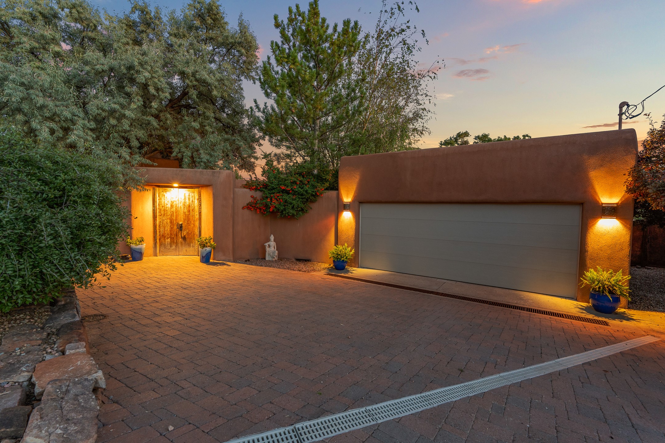 Santa Fe, New Mexico 87501, United States, 5 Bedrooms Bedrooms, ,5 BathroomsBathrooms,Residential,Active,217544