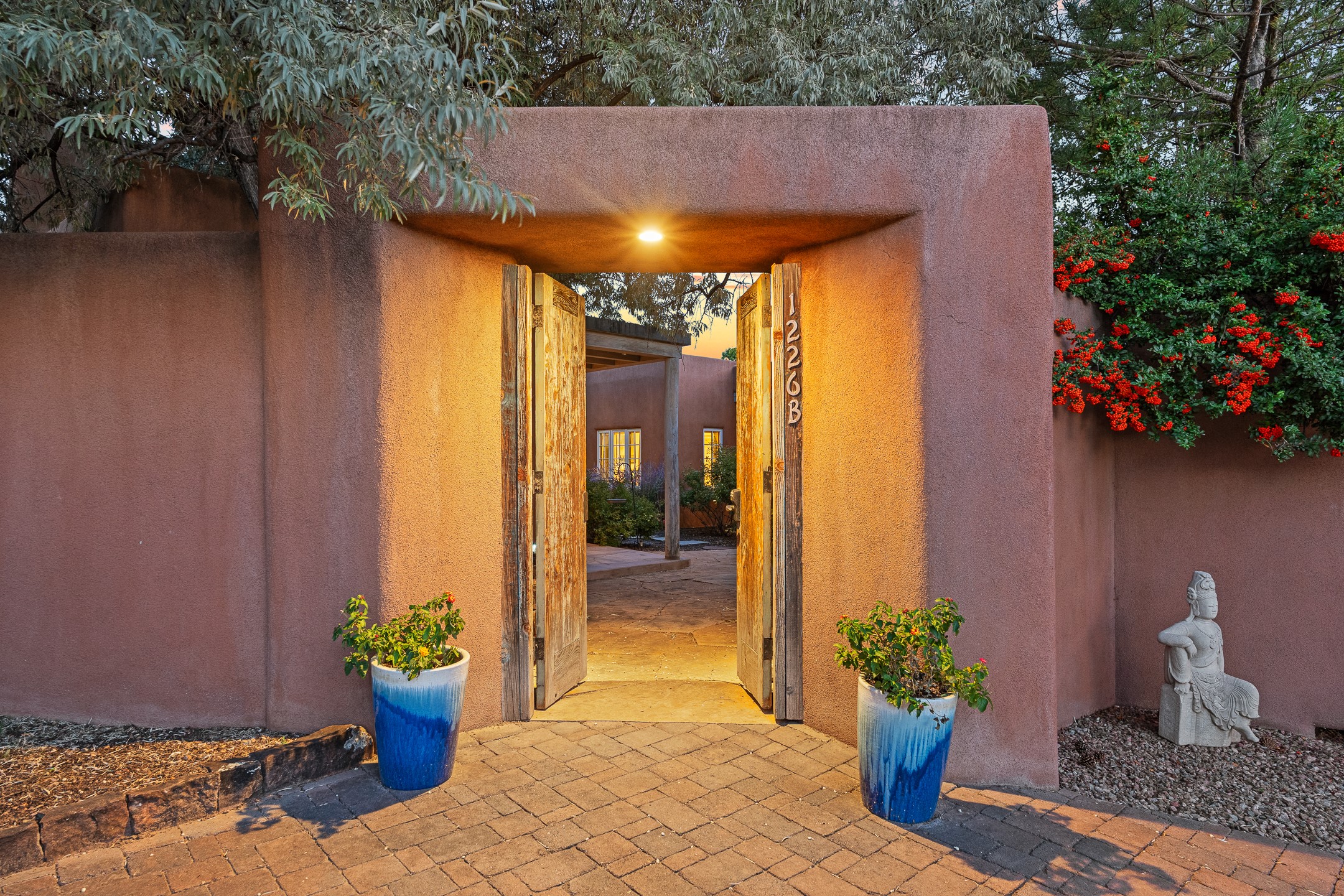 Santa Fe, New Mexico 87501, United States, 5 Bedrooms Bedrooms, ,5 BathroomsBathrooms,Residential,Active,217544