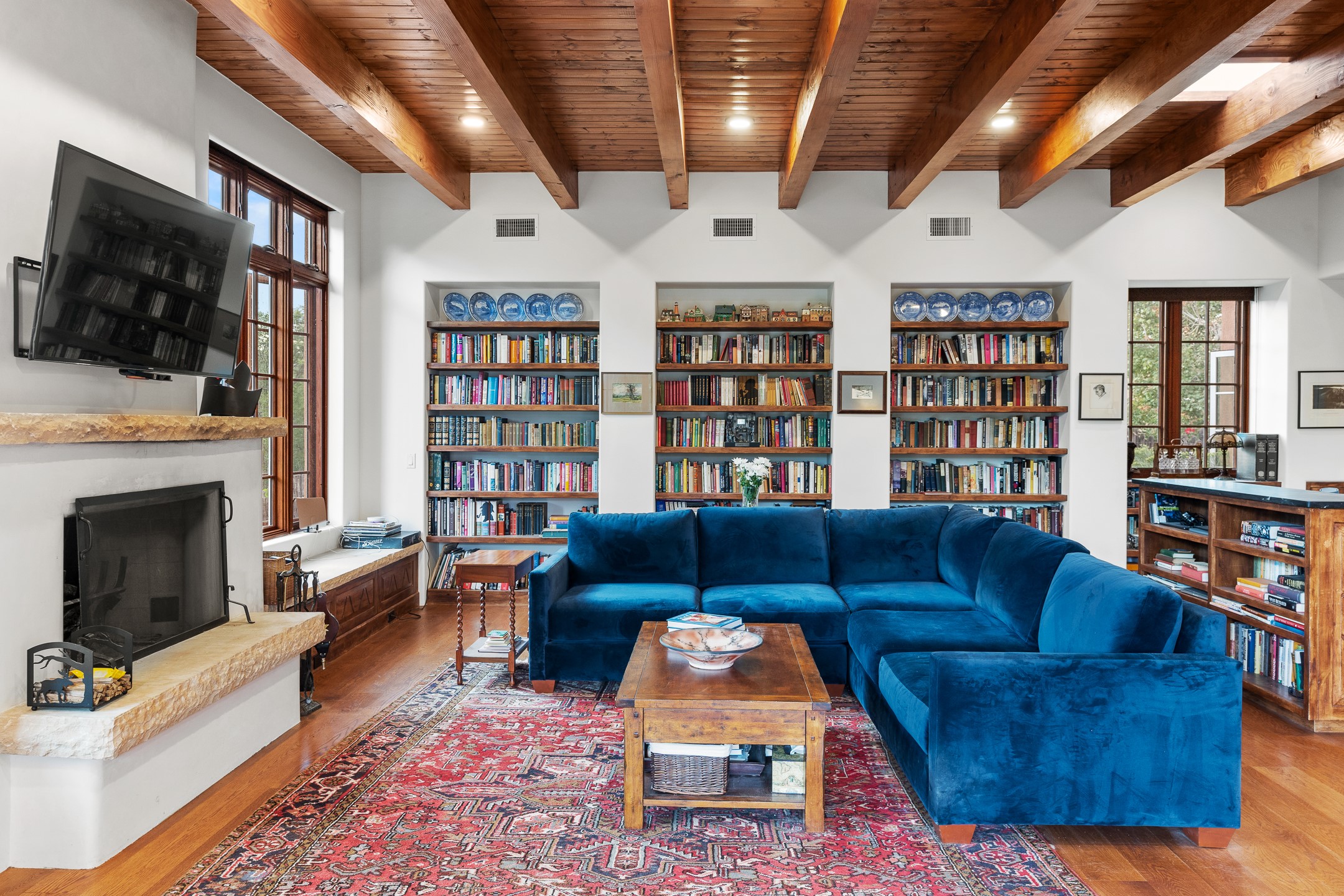 Santa Fe, New Mexico 87501, United States, 5 Bedrooms Bedrooms, ,5 BathroomsBathrooms,Residential,Active,217544