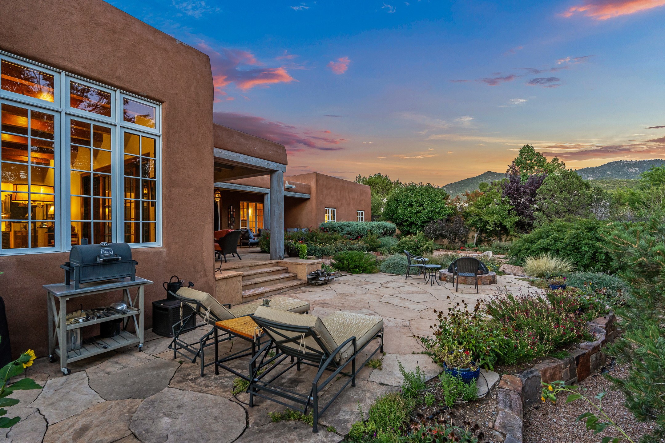 Santa Fe, New Mexico 87501, United States, 5 Bedrooms Bedrooms, ,5 BathroomsBathrooms,Residential,Active,217544