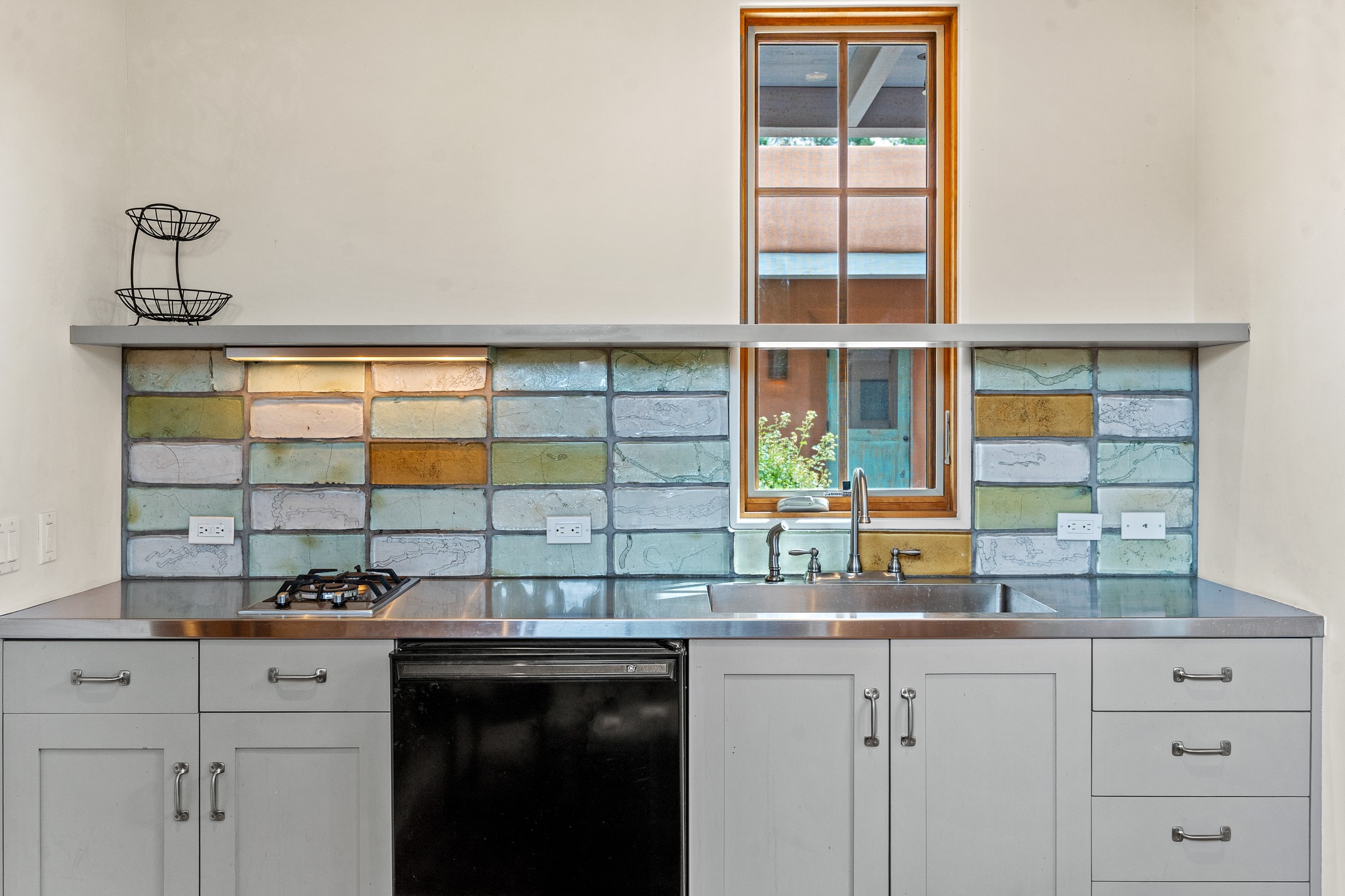 Santa Fe, New Mexico 87501, United States, 5 Bedrooms Bedrooms, ,5 BathroomsBathrooms,Residential,Active,217544