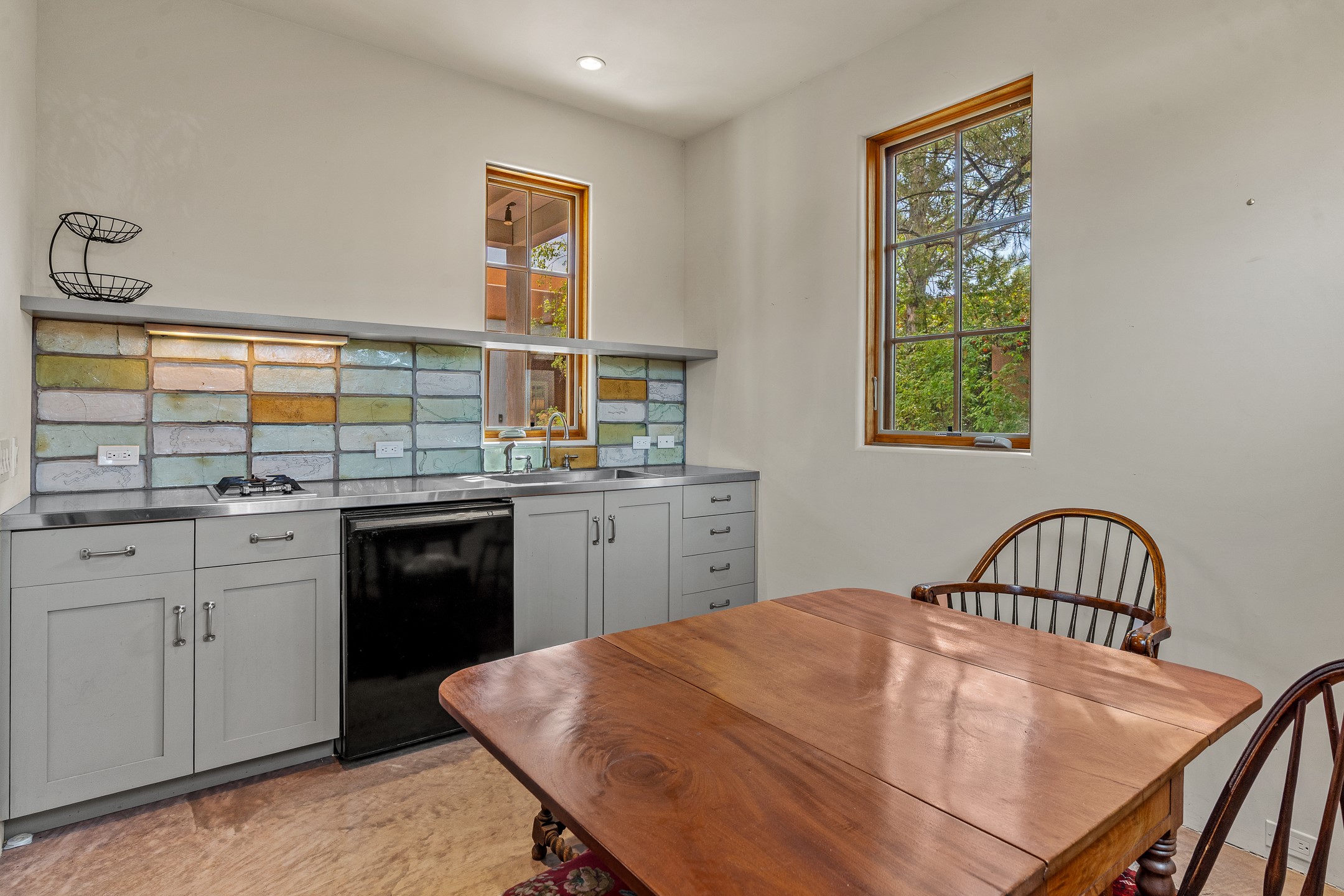 Santa Fe, New Mexico 87501, United States, 5 Bedrooms Bedrooms, ,5 BathroomsBathrooms,Residential,Active,217544