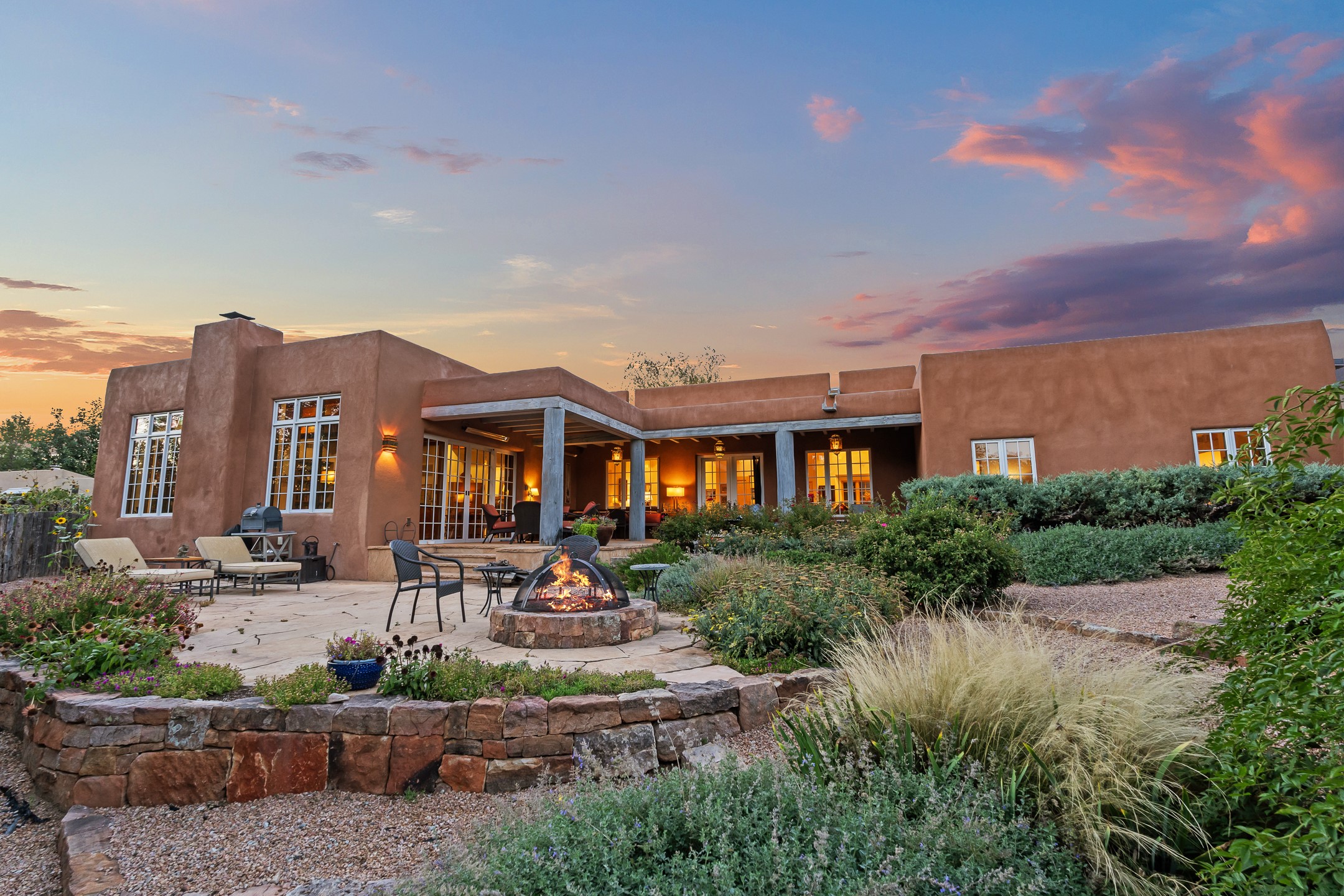 Santa Fe, New Mexico 87501, United States, 5 Bedrooms Bedrooms, ,5 BathroomsBathrooms,Residential,Active,217544