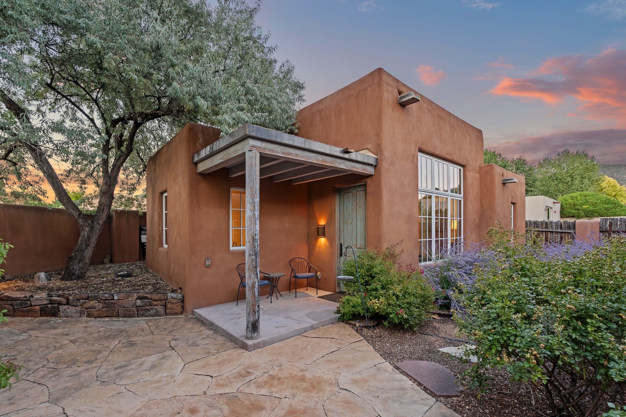 Santa Fe, New Mexico 87501, United States, 5 Bedrooms Bedrooms, ,5 BathroomsBathrooms,Residential,Active,217544