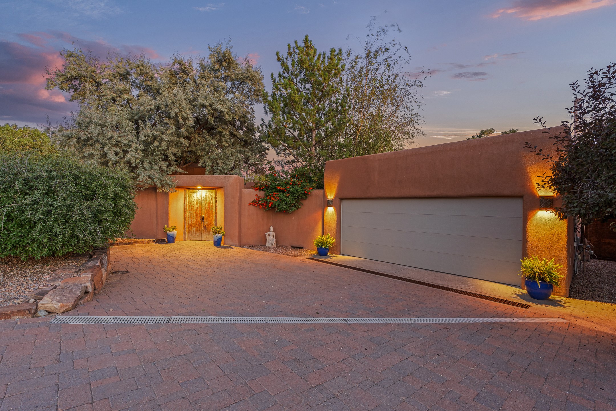 Santa Fe, New Mexico 87501, United States, 5 Bedrooms Bedrooms, ,5 BathroomsBathrooms,Residential,Active,217544