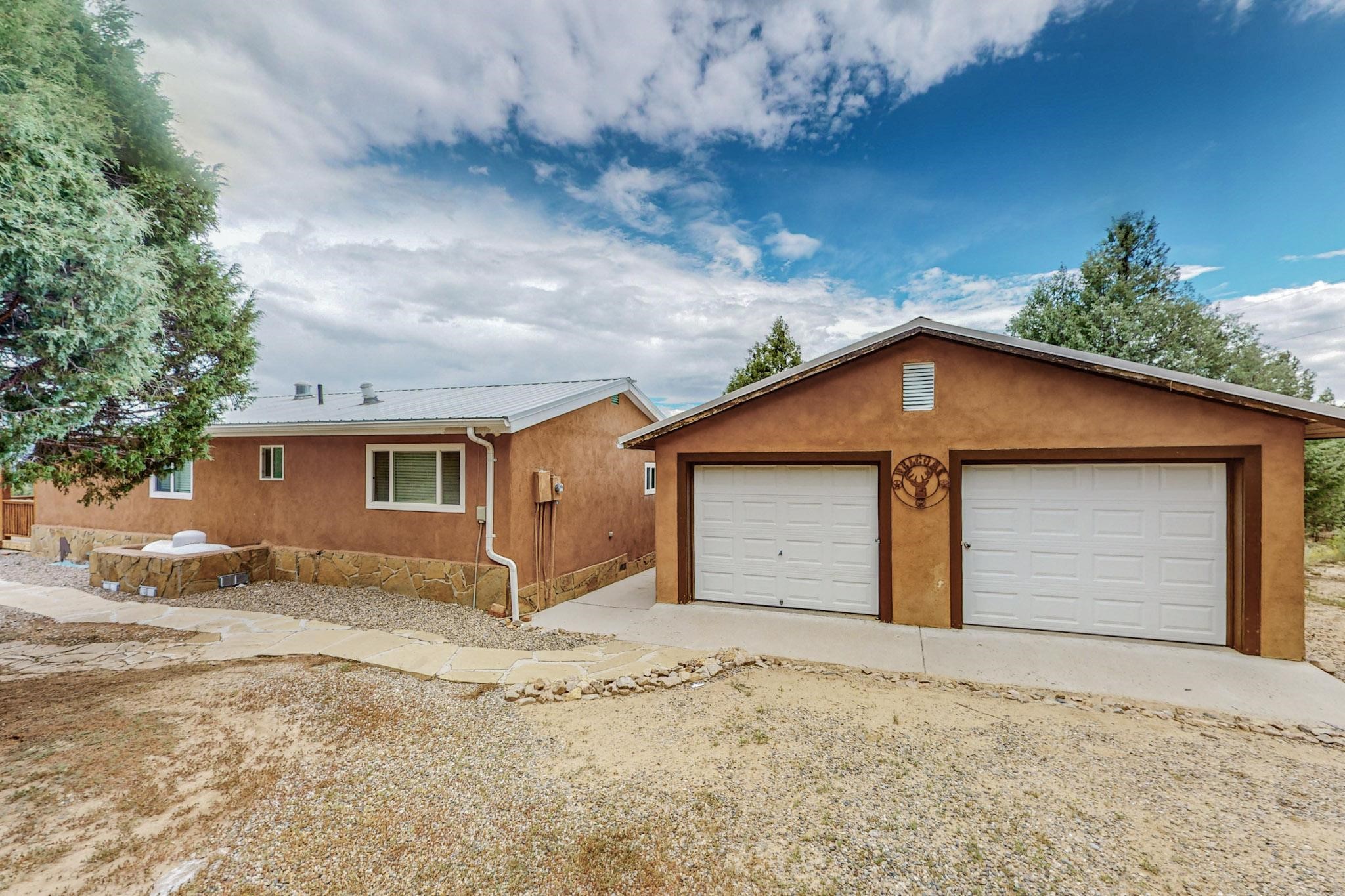 61 Rincon Road, Regina, New Mexico image 1