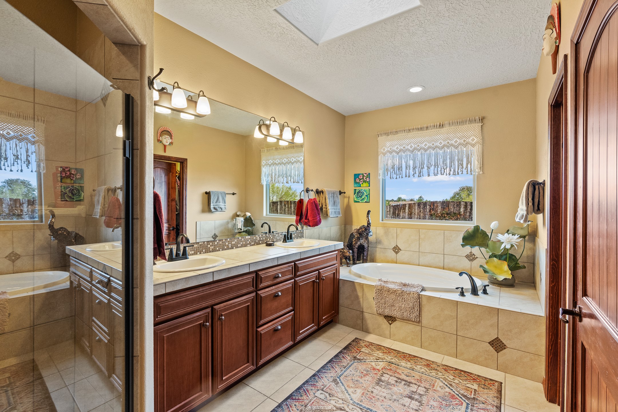 Santa Fe, New Mexico 87508, United States, 3 Bedrooms Bedrooms, ,3 BathroomsBathrooms,Residential,Pending,124692