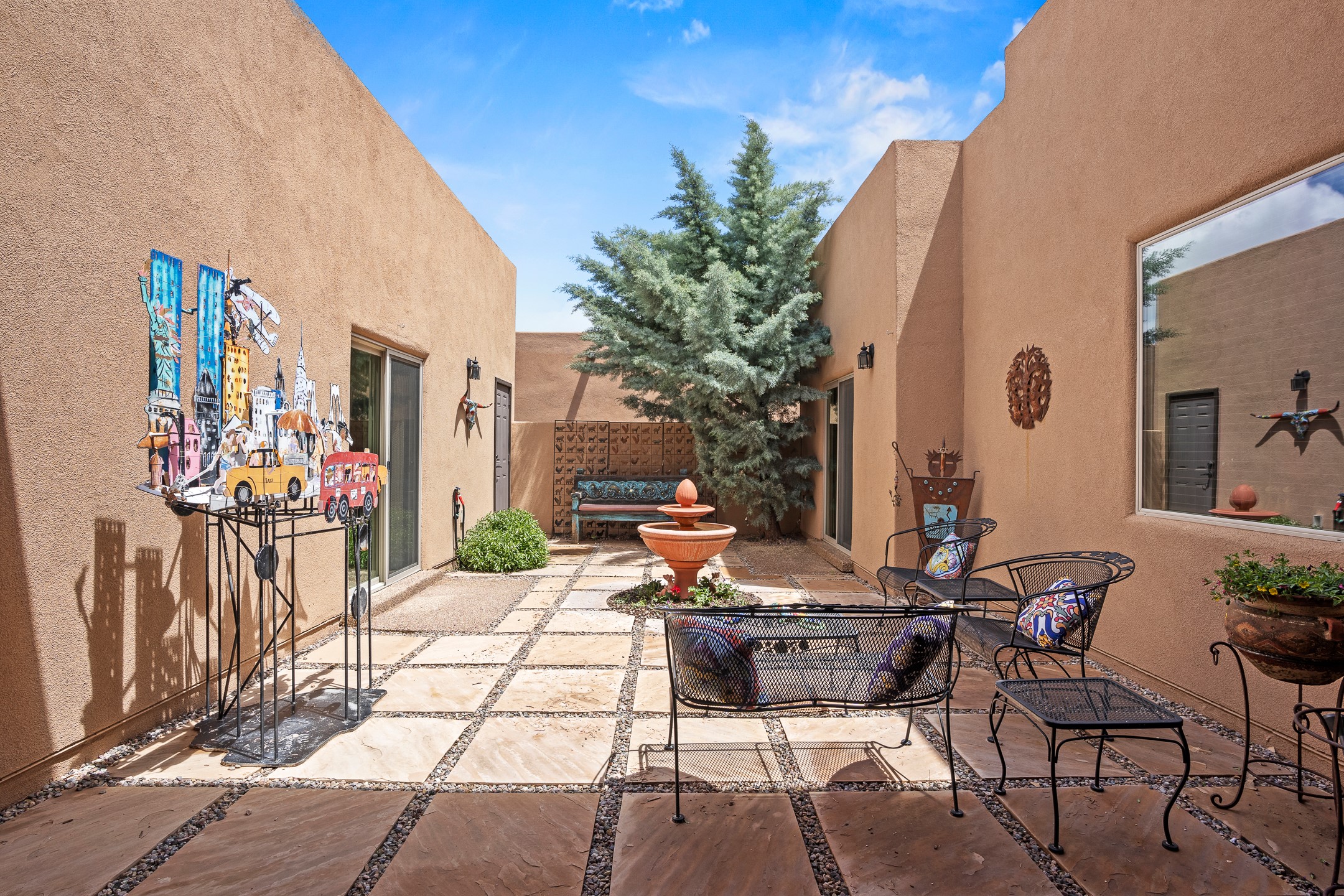 Santa Fe, New Mexico 87508, United States, 3 Bedrooms Bedrooms, ,3 BathroomsBathrooms,Residential,Pending,124692