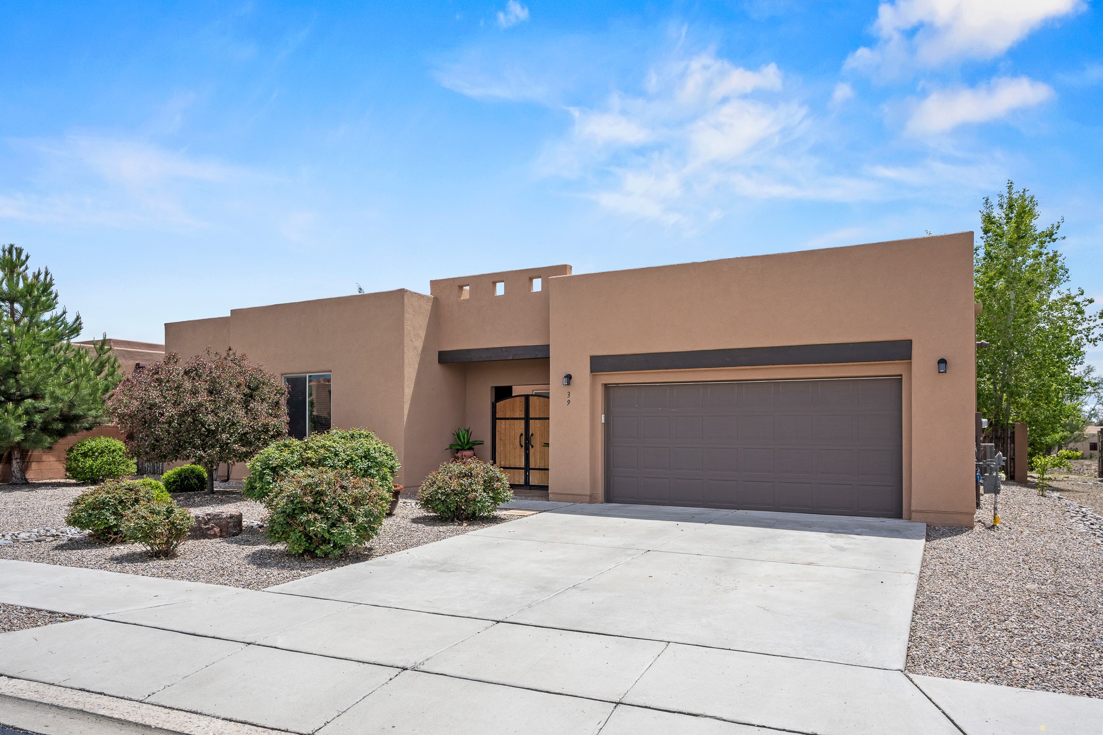 Santa Fe, New Mexico 87508, United States, 3 Bedrooms Bedrooms, ,3 BathroomsBathrooms,Residential,Pending,124692