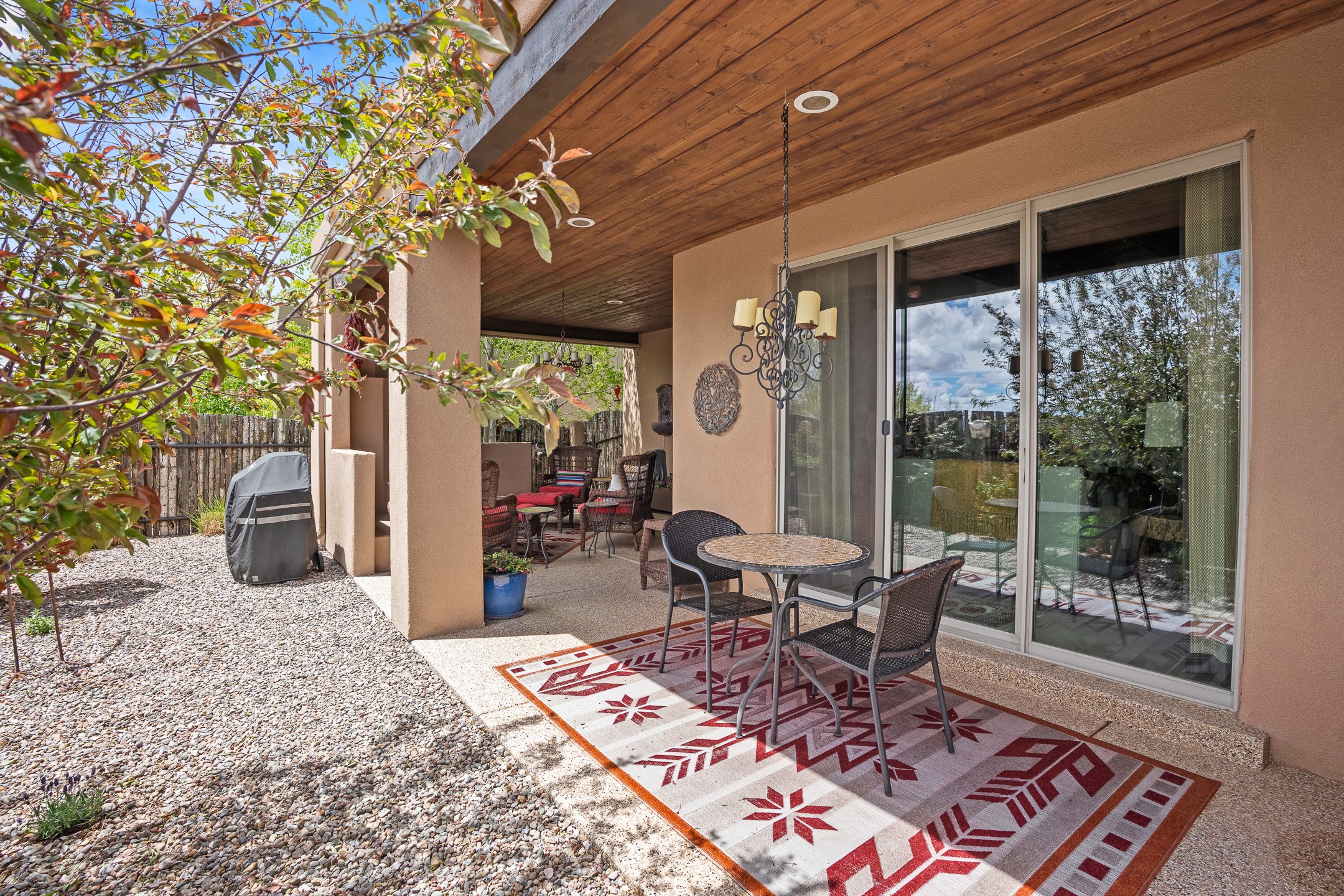 Santa Fe, New Mexico 87508, United States, 3 Bedrooms Bedrooms, ,3 BathroomsBathrooms,Residential,Pending,124692