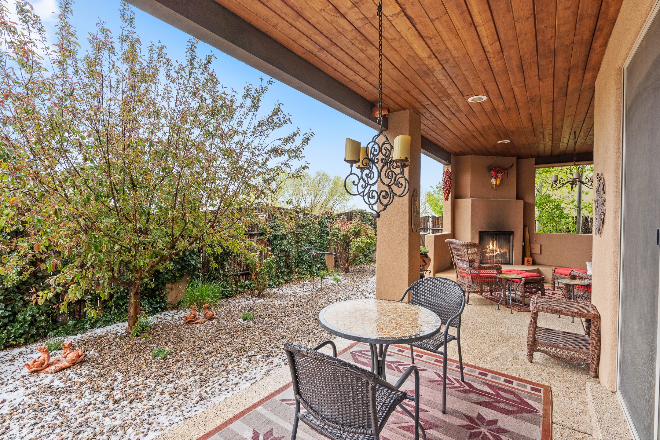 Santa Fe, New Mexico 87508, United States, 3 Bedrooms Bedrooms, ,3 BathroomsBathrooms,Residential,Pending,124692