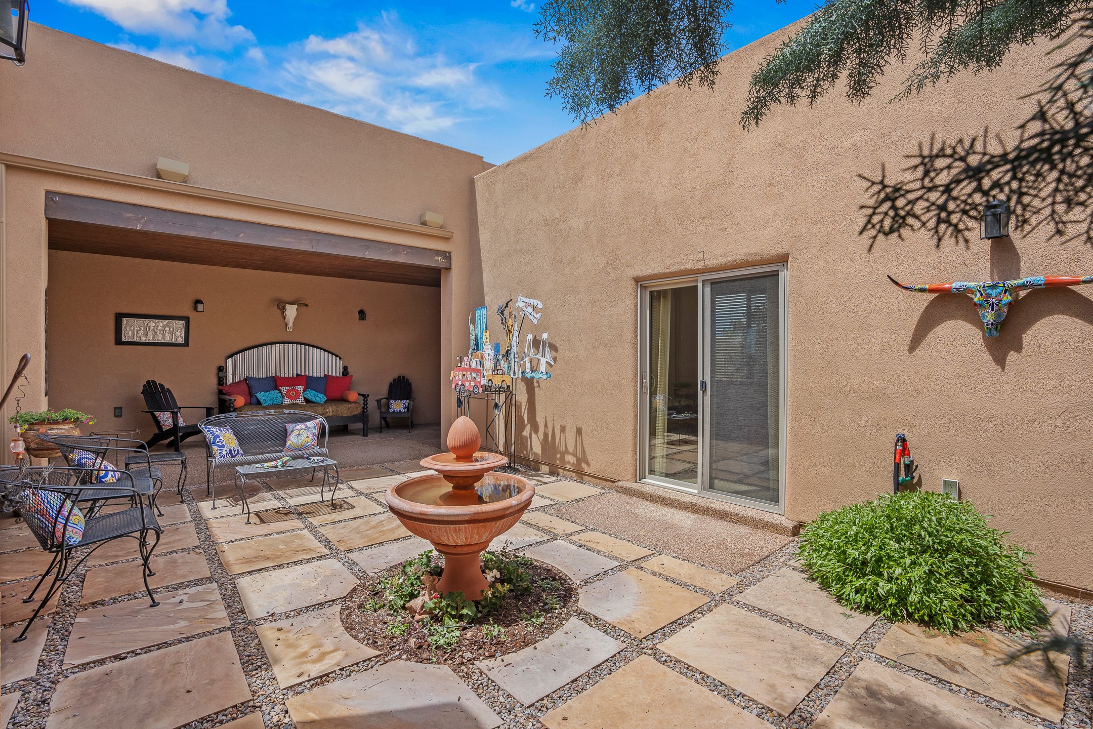 Santa Fe, New Mexico 87508, United States, 3 Bedrooms Bedrooms, ,3 BathroomsBathrooms,Residential,Pending,124692