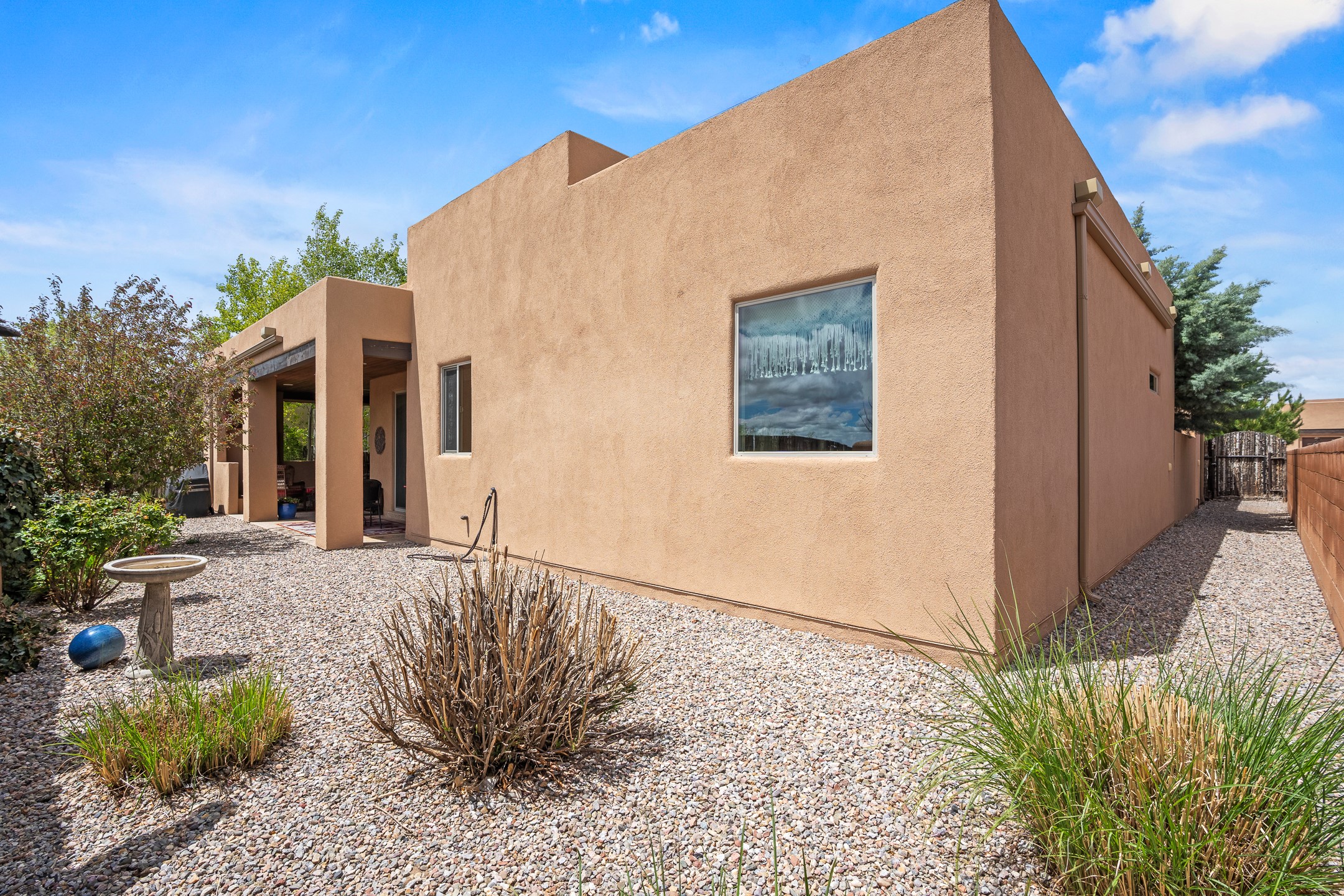 Santa Fe, New Mexico 87508, United States, 3 Bedrooms Bedrooms, ,3 BathroomsBathrooms,Residential,Pending,124692