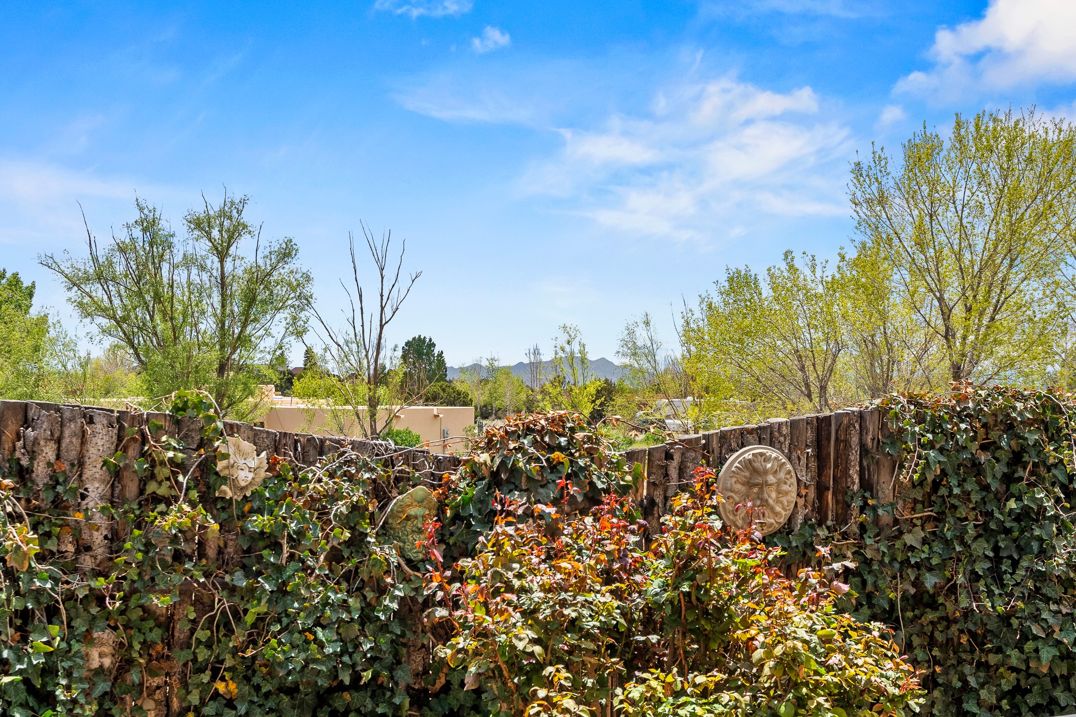 Santa Fe, New Mexico 87508, United States, 3 Bedrooms Bedrooms, ,3 BathroomsBathrooms,Residential,Pending,124692