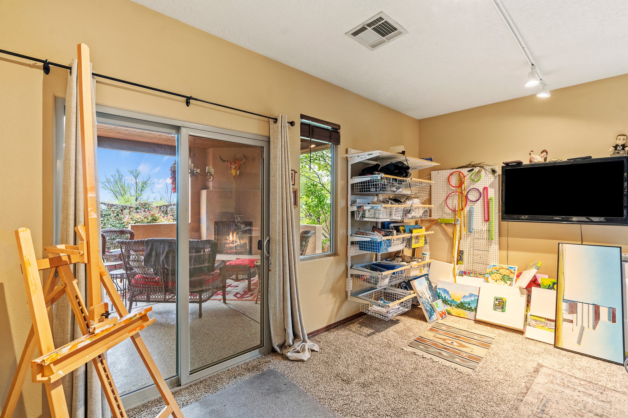 Santa Fe, New Mexico 87508, United States, 3 Bedrooms Bedrooms, ,3 BathroomsBathrooms,Residential,Pending,124692