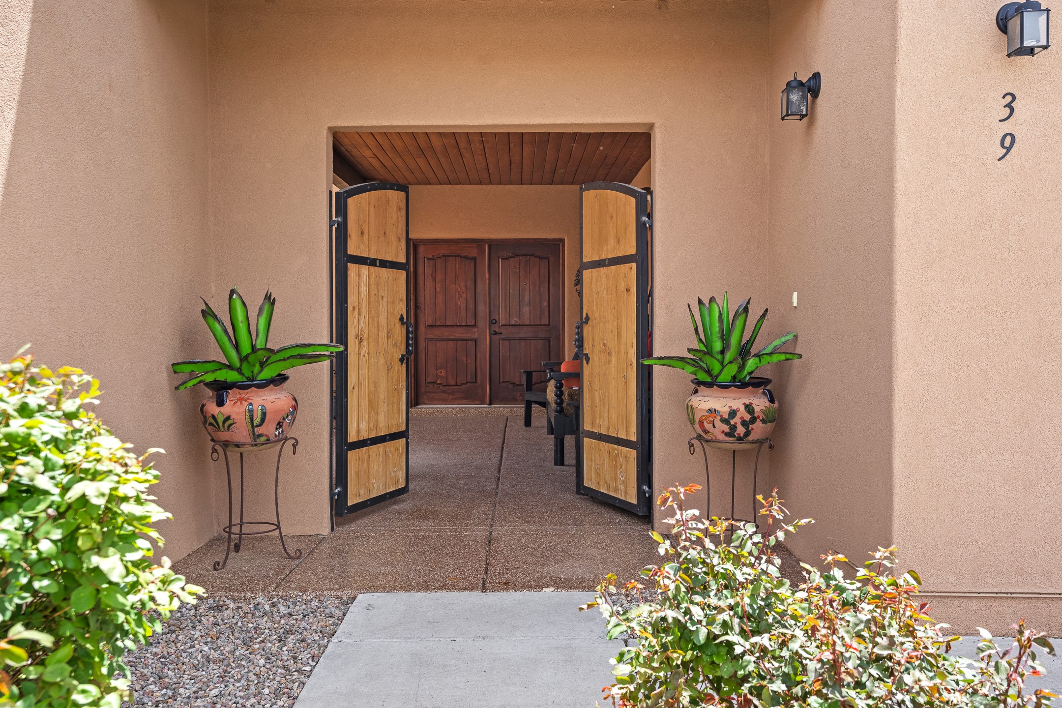 Santa Fe, New Mexico 87508, United States, 3 Bedrooms Bedrooms, ,3 BathroomsBathrooms,Residential,Pending,124692