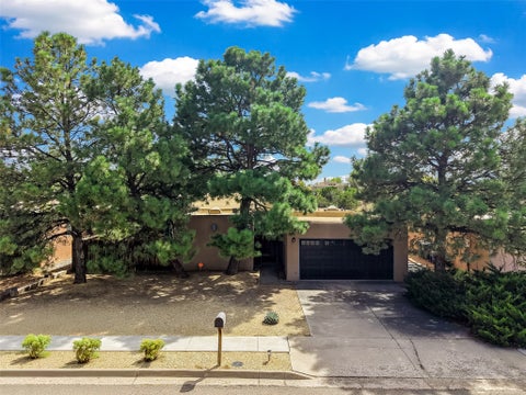 Homes For Sale - 1879 Brillante Lane<br/> Santa Fe, NM 87505
