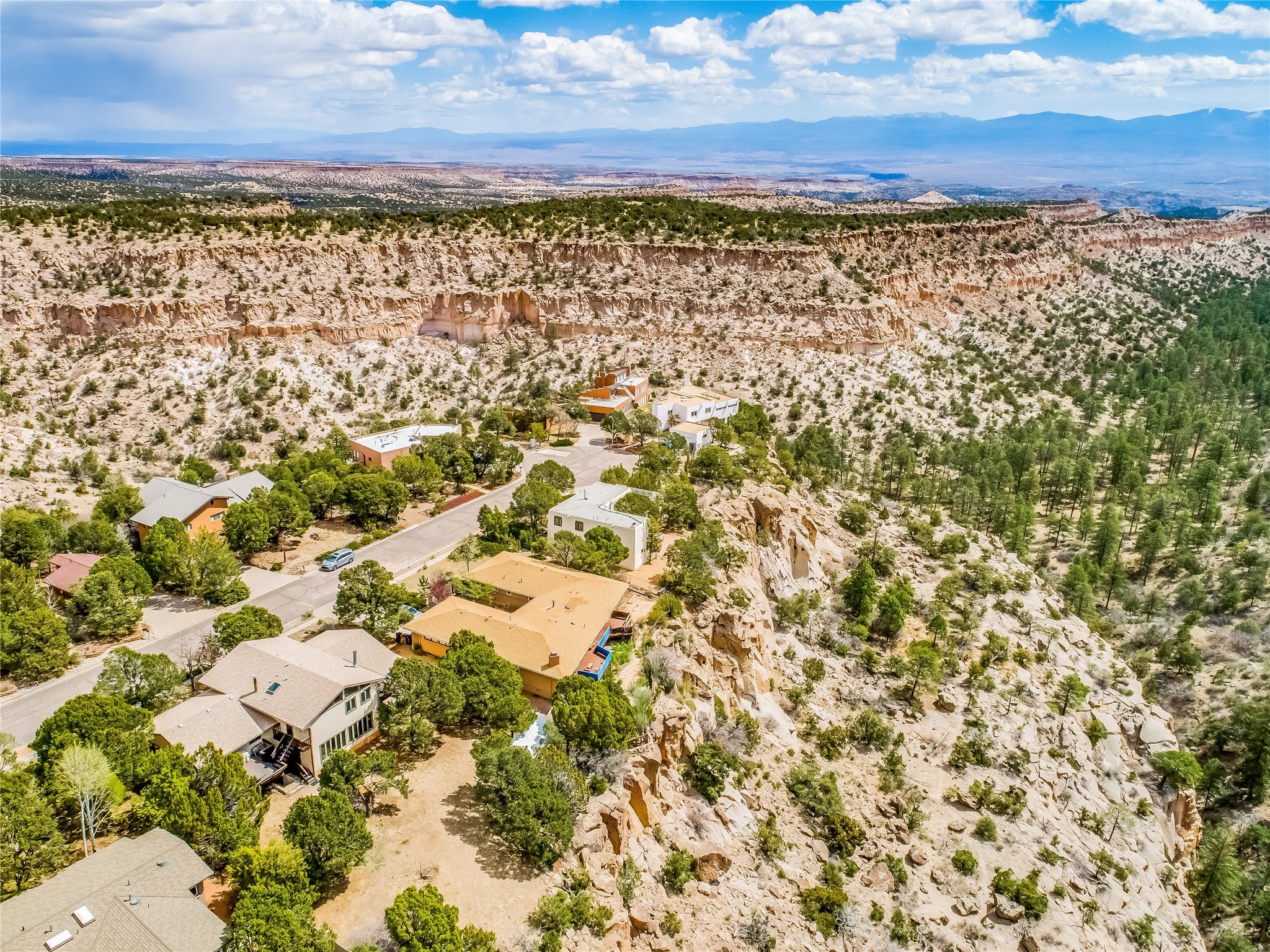 675 Totavi Street, Los Alamos, New Mexico image 2