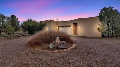 Photo of 11 Juego Rd, Santa Fe, NM 87508 (MLS # 202505206)