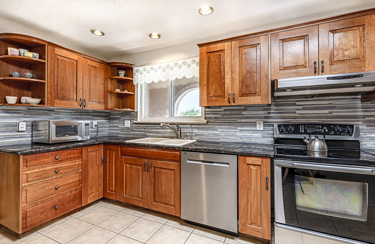 Santa Fe, New Mexico 87507, United States, 3 Bedrooms Bedrooms, ,2 BathroomsBathrooms,Residential,Active,159488