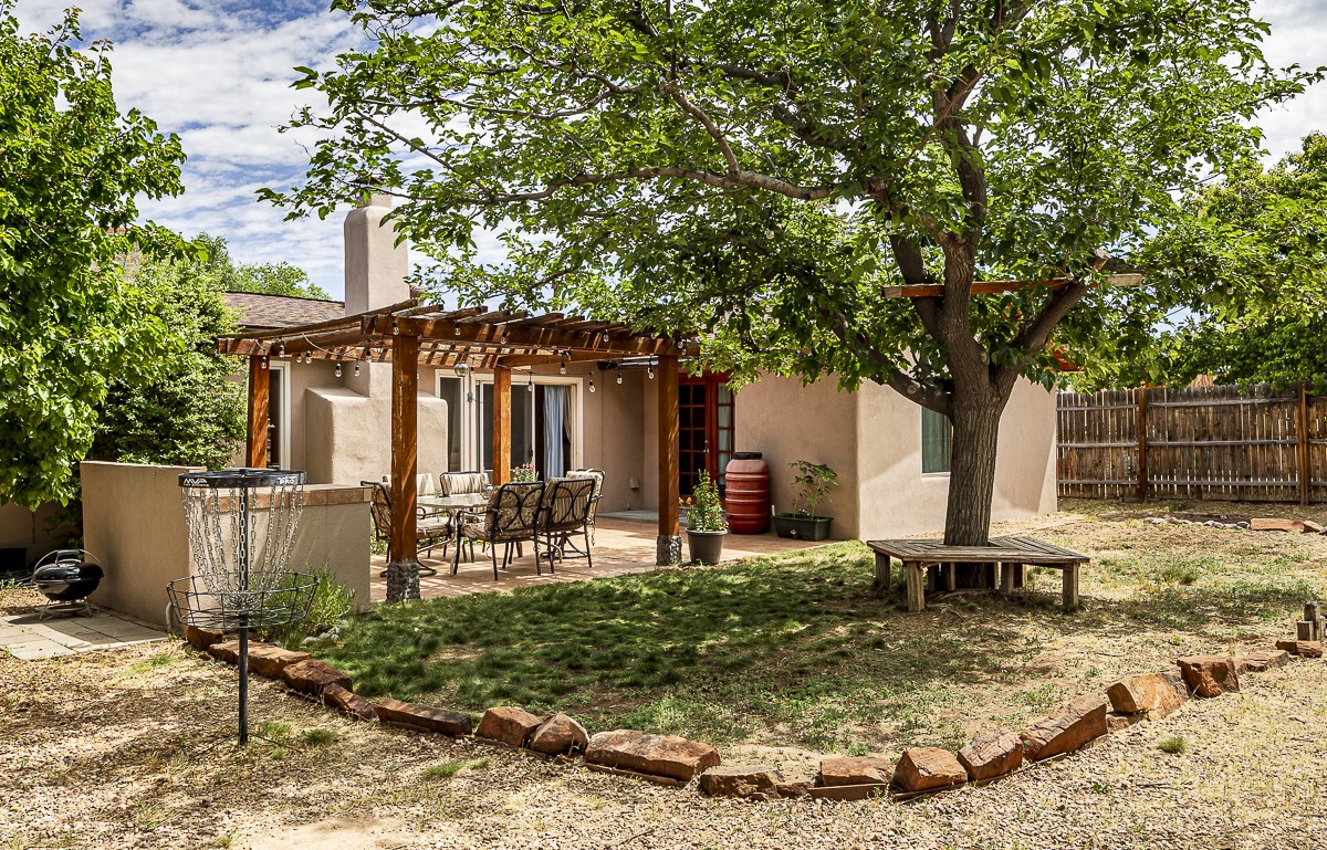 Santa Fe, New Mexico 87507, United States, 3 Bedrooms Bedrooms, ,2 BathroomsBathrooms,Residential,Active,159488