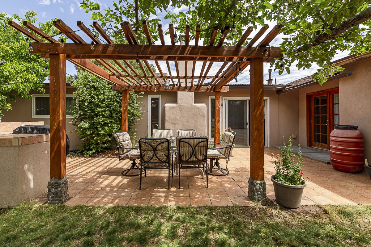 Santa Fe, New Mexico 87507, United States, 3 Bedrooms Bedrooms, ,2 BathroomsBathrooms,Residential,Active,159488