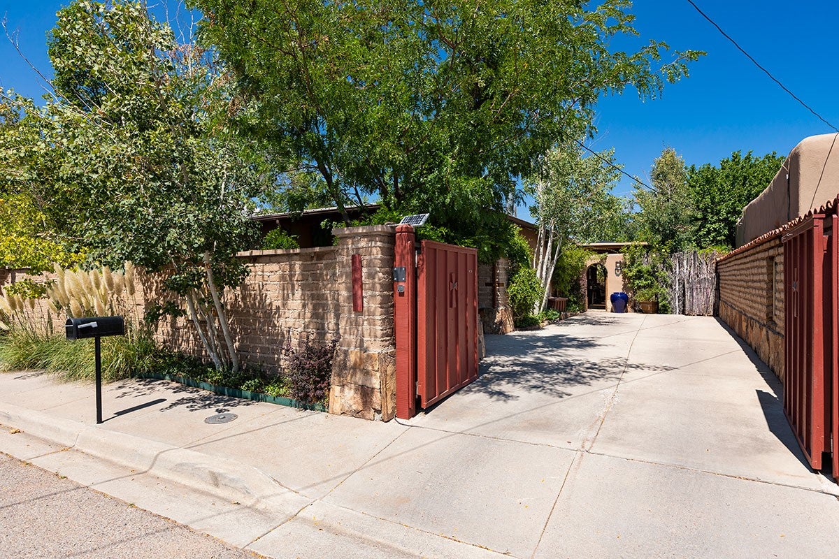 831 Ninita - Photo 2