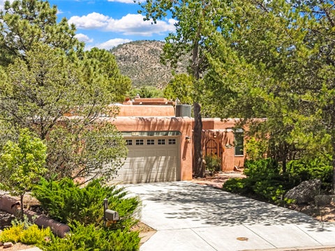 Homes For Sale - 691 Callecita Jicarilla<br/> Santa Fe, NM 87505
