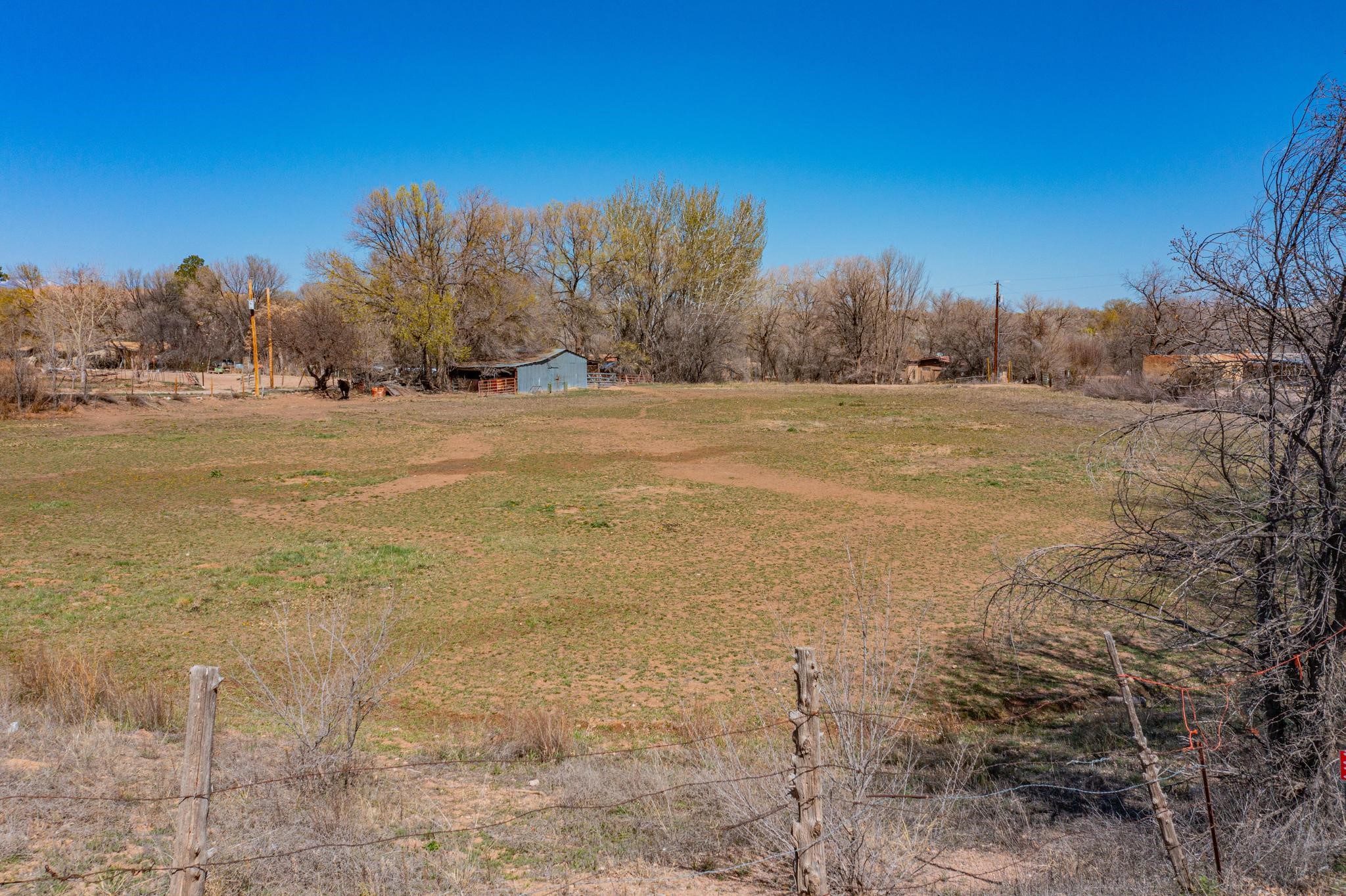 33 El Callejoncito Road, Santa Fe, New Mexico image 2