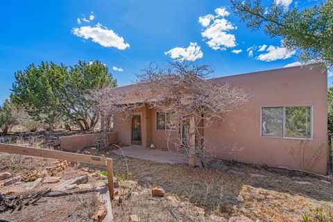 Tiny photo for 1 Sabroso Place, Santa Fe, NM 87508 (MLS # 202601414)