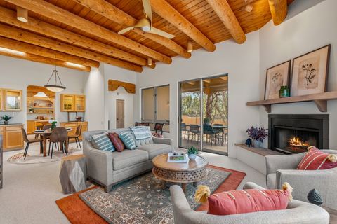 Photo of 1 Sabroso Place, Santa Fe, NM 87508 (MLS # 202601414)