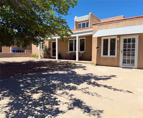 Homes For Sale - 4643 Idlewilde Lane<br/> Albuquerque, NM 87108
