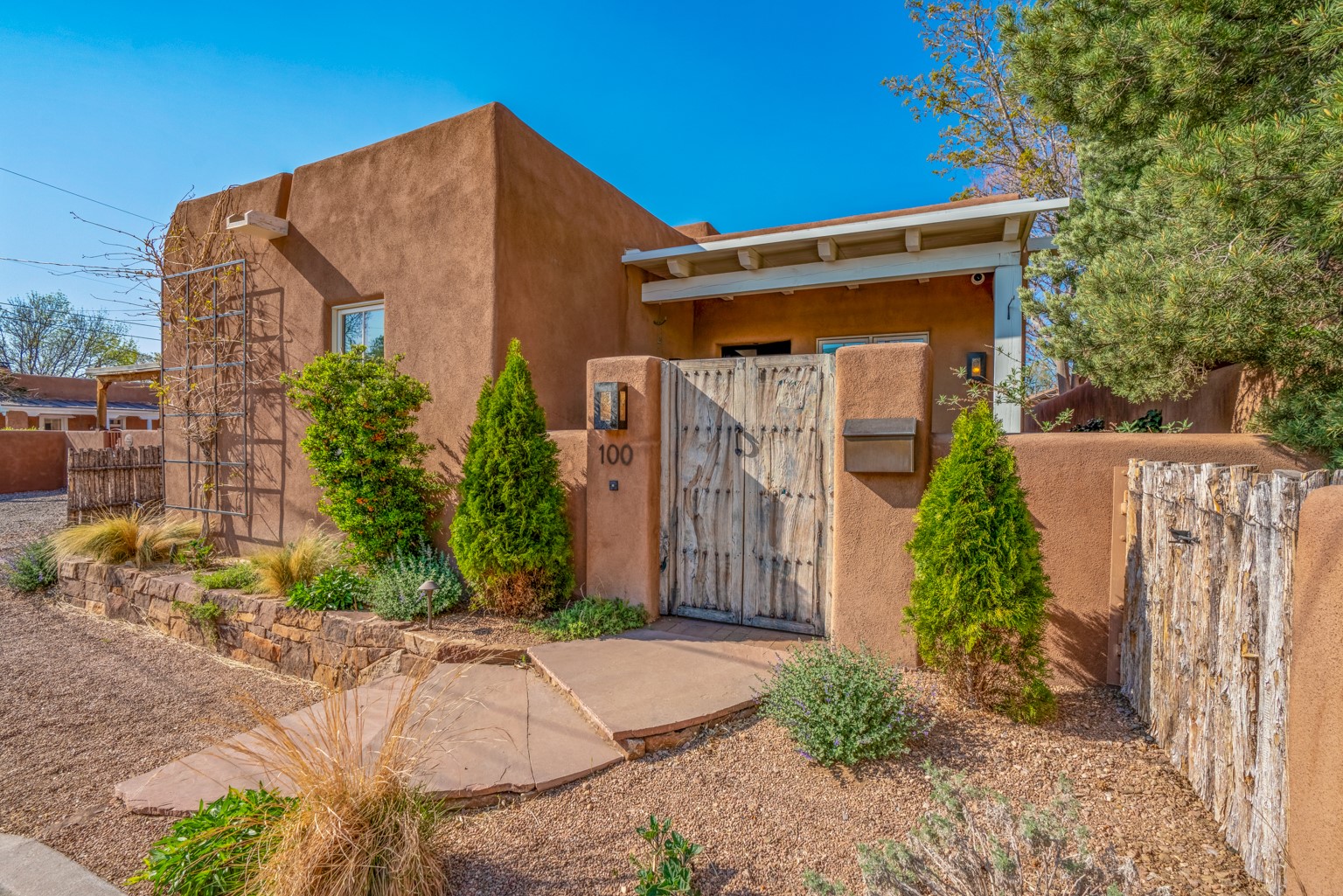 Santa Fe, New Mexico 87501, United States, 3 Bedrooms Bedrooms, ,3 BathroomsBathrooms,Residential,Active,126783