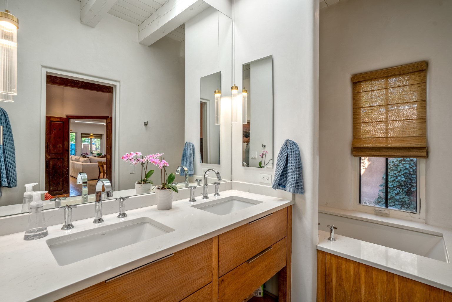 Santa Fe, New Mexico 87501, United States, 3 Bedrooms Bedrooms, ,3 BathroomsBathrooms,Residential,Active,126783