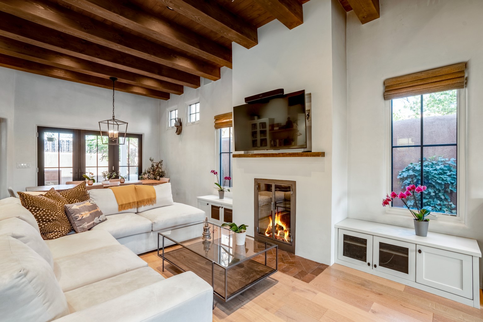 Santa Fe, New Mexico 87501, United States, 3 Bedrooms Bedrooms, ,3 BathroomsBathrooms,Residential,Active,126783