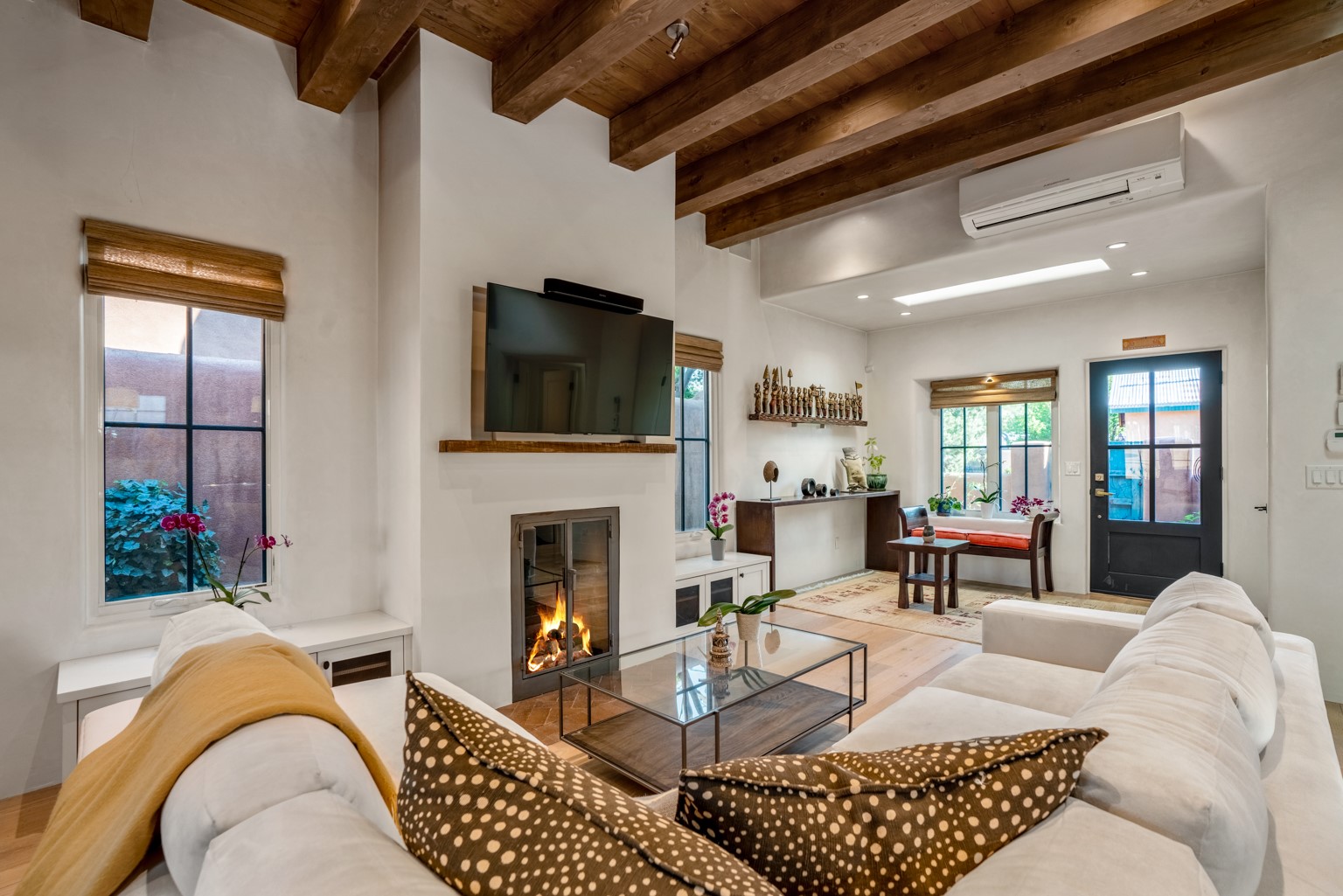 Santa Fe, New Mexico 87501, United States, 3 Bedrooms Bedrooms, ,3 BathroomsBathrooms,Residential,Active,126783