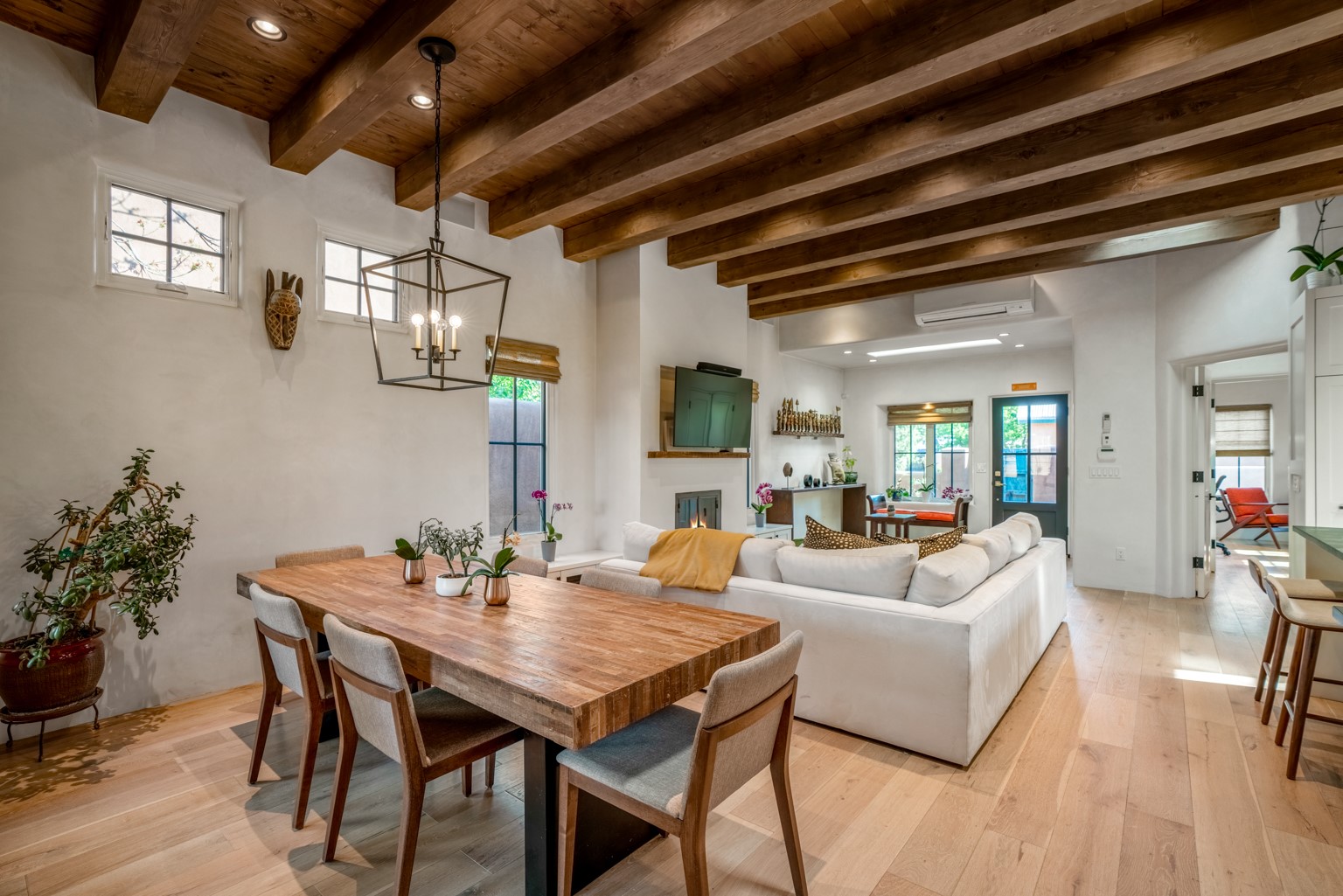 Santa Fe, New Mexico 87501, United States, 3 Bedrooms Bedrooms, ,3 BathroomsBathrooms,Residential,Active,126783