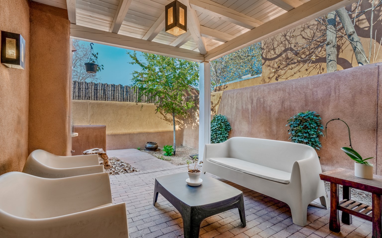 Santa Fe, New Mexico 87501, United States, 3 Bedrooms Bedrooms, ,3 BathroomsBathrooms,Residential,Active,126783