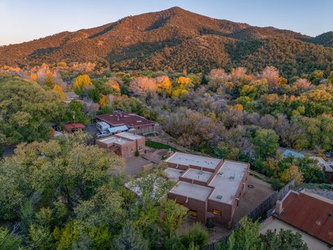 1612 Cerro Gordo Road Santa Fe NM 87501