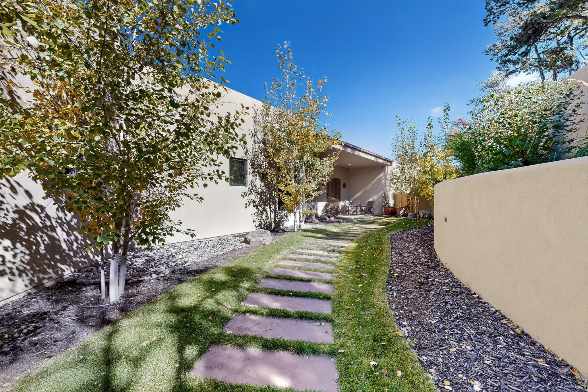 1213 S Summit Drive