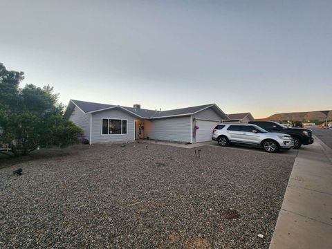 Homes For Sale - 321 Valle Vista Drive<br/> Farmington, NM 87401