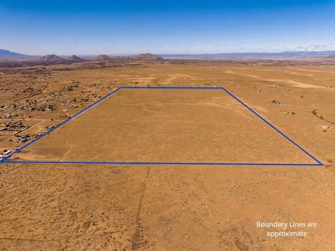 Photo of 4006 NM 14, Santa Fe, NM 87508 (MLS # 202600390)