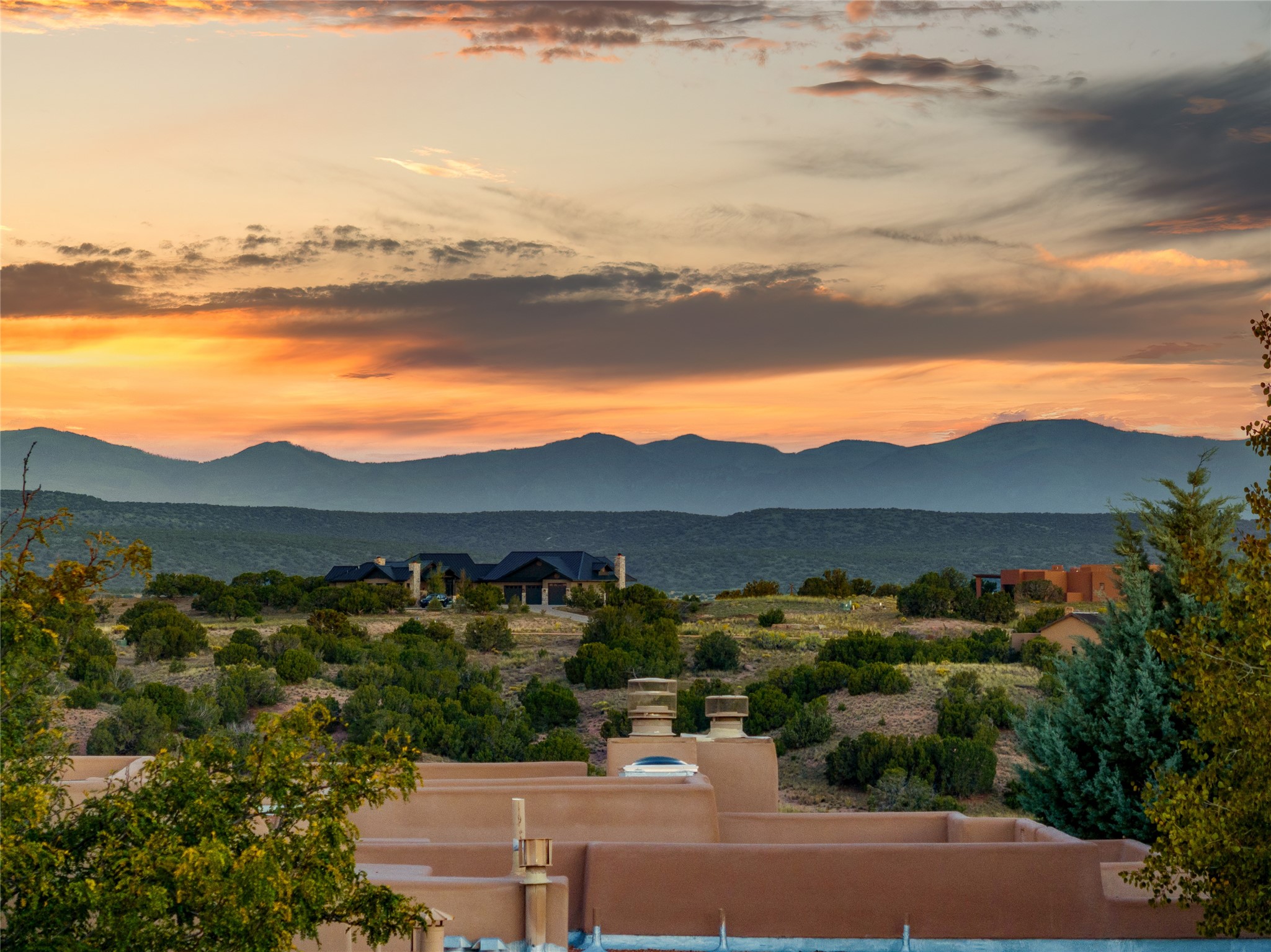 Santa Fe, New Mexico 87506, United States, 3 Bedrooms Bedrooms, ,3 BathroomsBathrooms,Residential,Active,218170