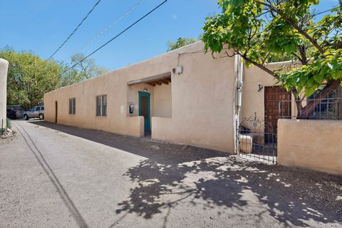 Homes For Sale - 318 Pino Road<br/> Santa Fe County, Santa Fe, NM 87505