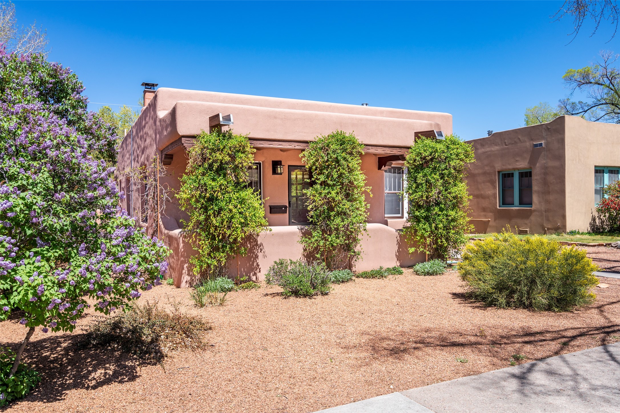 237 Anita Place, Santa Fe, New Mexico image 2