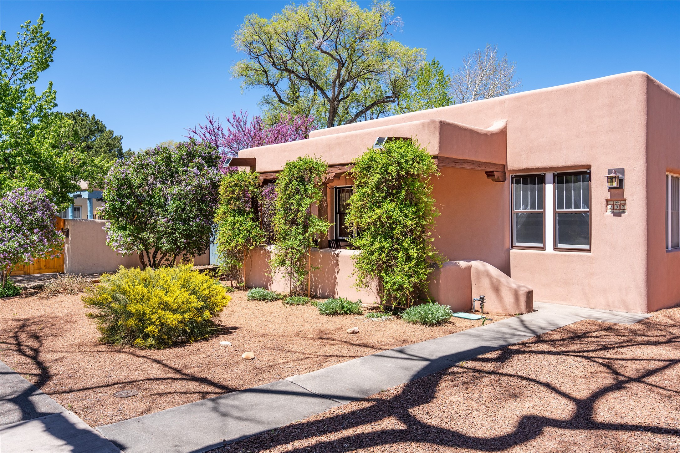 237 Anita Place, Santa Fe, New Mexico image 3