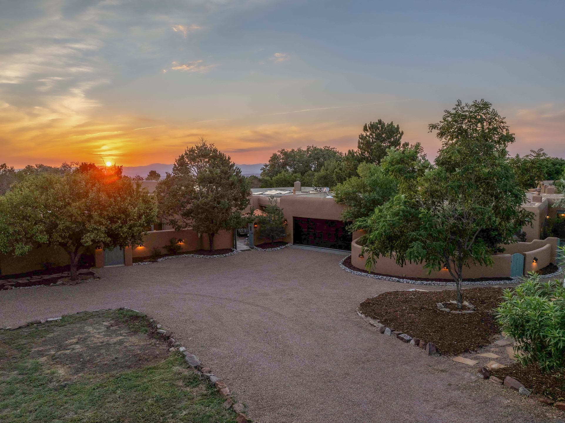 Santa Fe, New Mexico 87505, United States, 4 Bedrooms Bedrooms, ,4 BathroomsBathrooms,Residential,Active,194592
