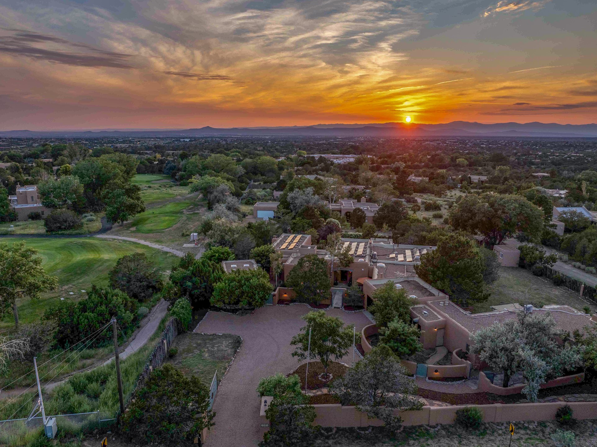 Santa Fe, New Mexico 87505, United States, 4 Bedrooms Bedrooms, ,4 BathroomsBathrooms,Residential,Active,194592