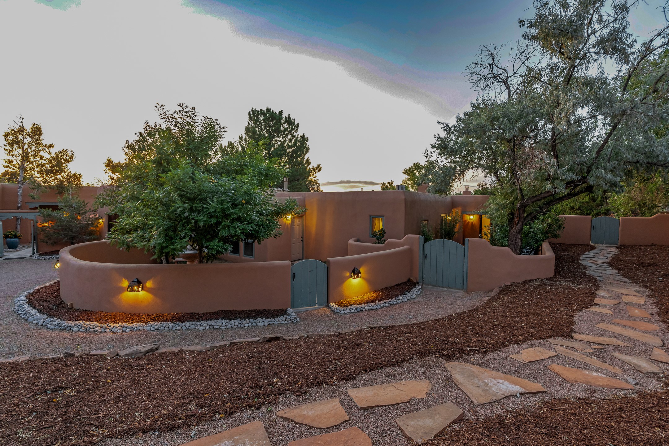 Santa Fe, New Mexico 87505, United States, 4 Bedrooms Bedrooms, ,4 BathroomsBathrooms,Residential,Active,194592