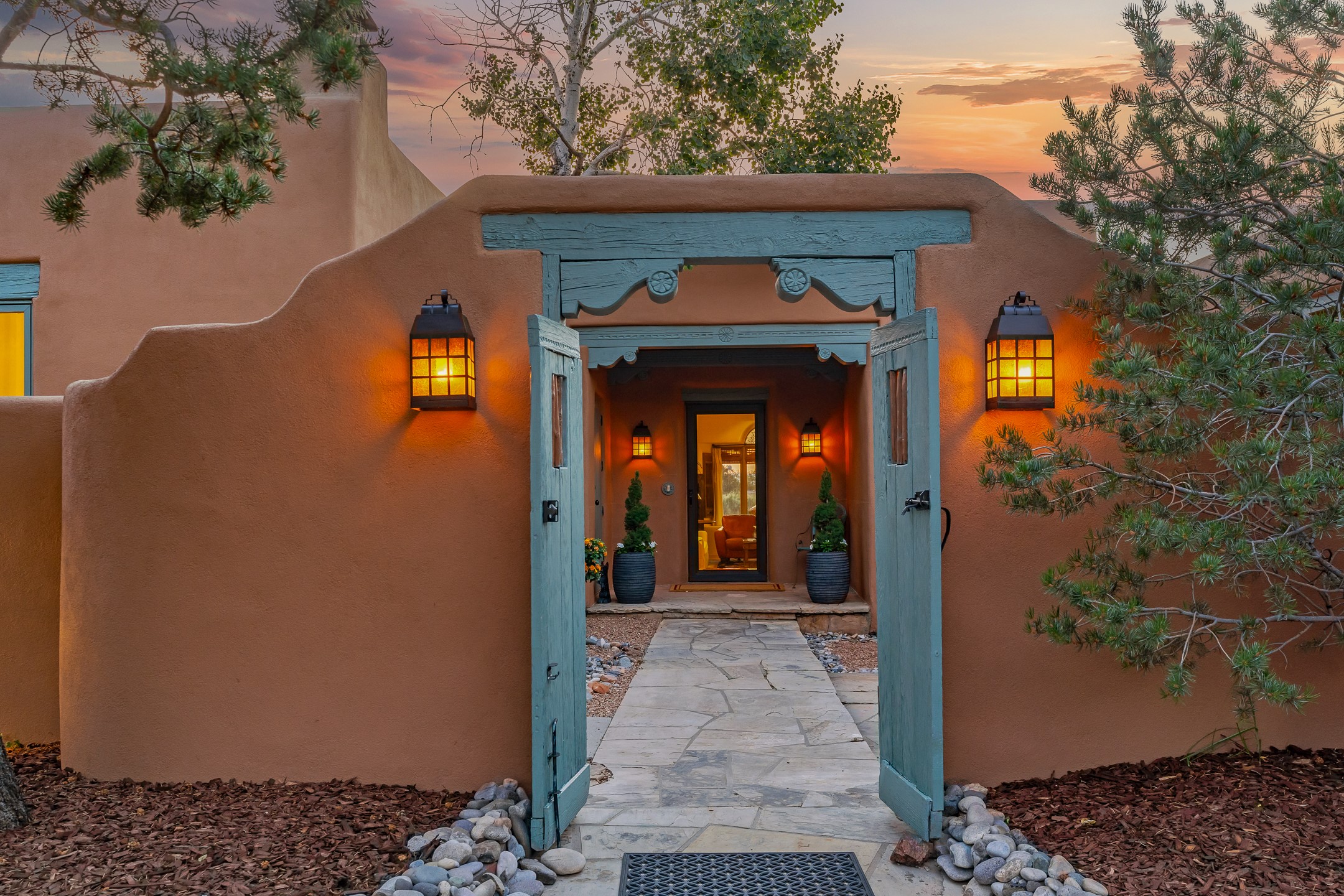 Santa Fe, New Mexico 87505, United States, 4 Bedrooms Bedrooms, ,4 BathroomsBathrooms,Residential,Active,194592
